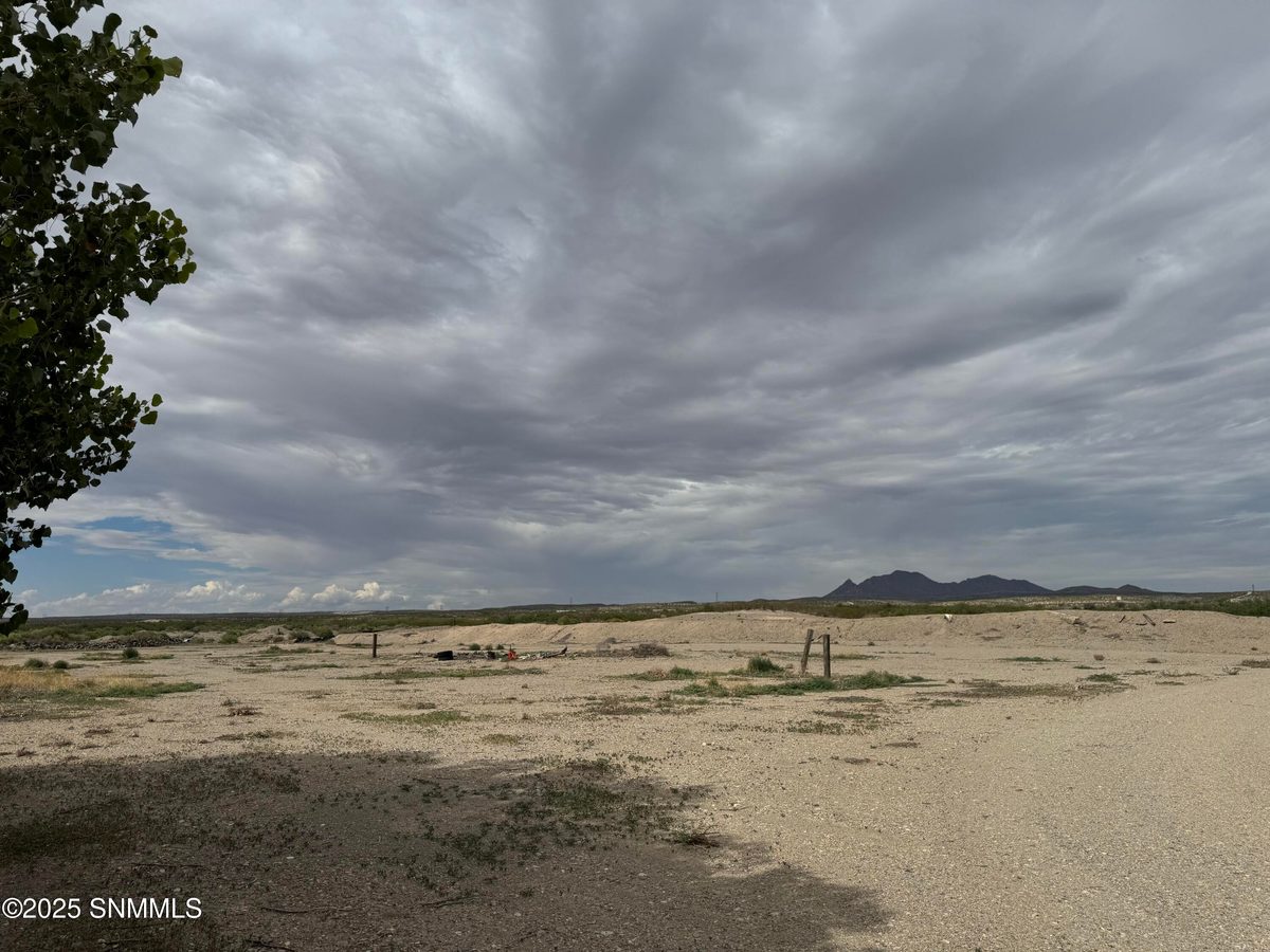 10081 Embarcadero Road, Las Cruces, NM 88007 photo 5
