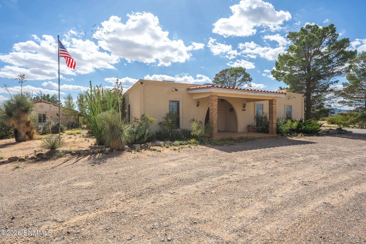 469 De Lara Estates Road, Chaparral, NM 88081 photo 2