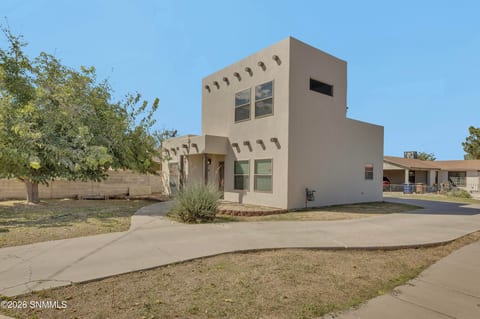 1104 W Parker Road, Las Cruces, NM home for sale at $245,000