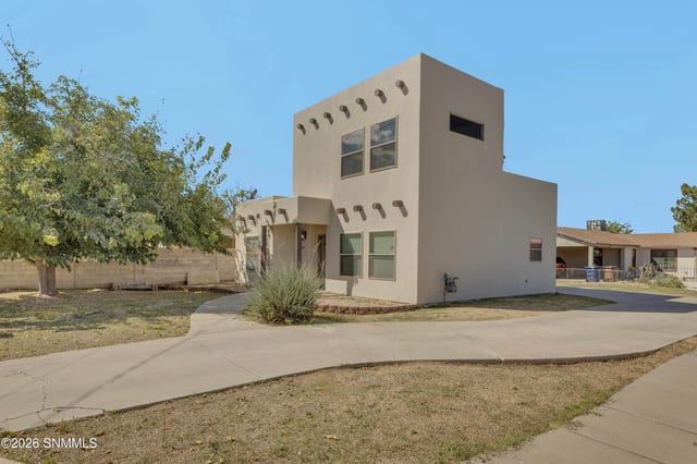 1104 W Parker Road, Las Cruces, NM – 3 bedroom, 1,396 sqft single family residence for sale at $245,000