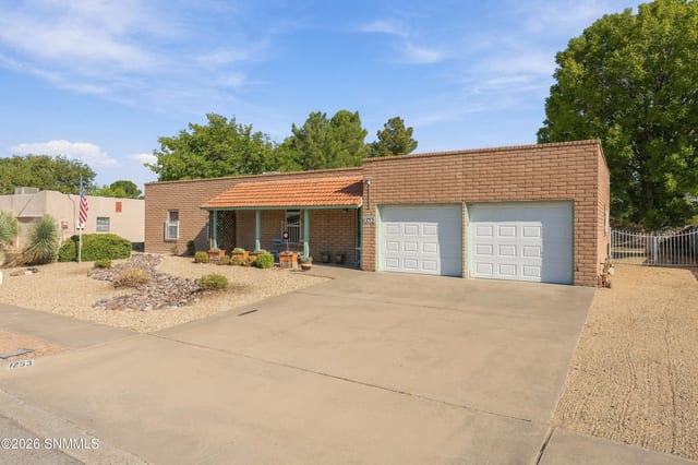 1253 Oakridge Drive, Las Cruces, NM 88005 photo 3