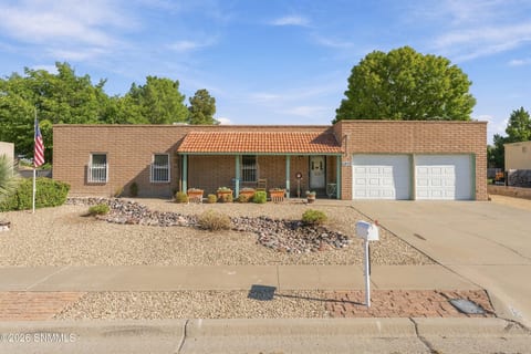 1253 Oakridge Drive, Las Cruces, NM home for sale at $285,000