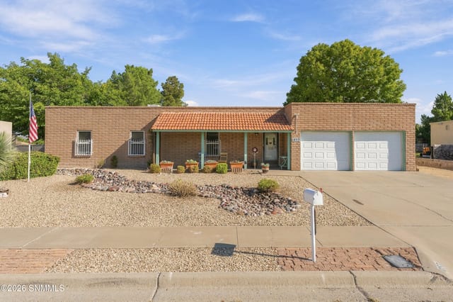 Casa unifamiliar à venda por $285,000: 1253 Oakridge Drive, Las Cruces, NM – 3 quartos, 1,763 pés²