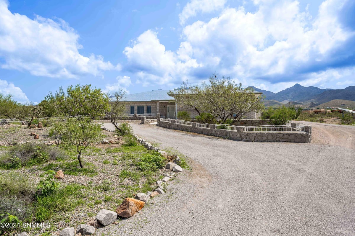 5073 Rock House Road, Las Cruces, NM 88011 photo 2