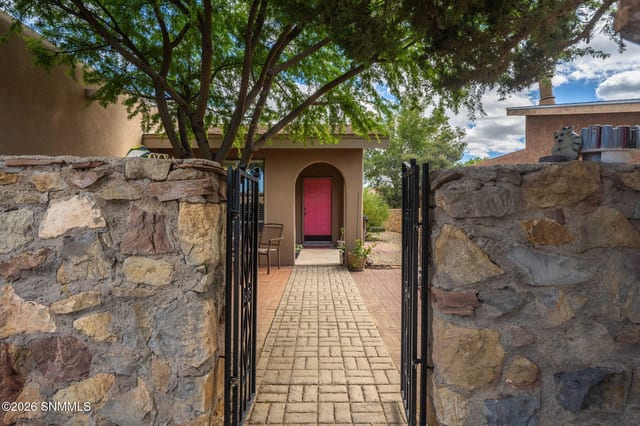 2008 Camelot Drive, Las Cruces, NM 88005 photo 2