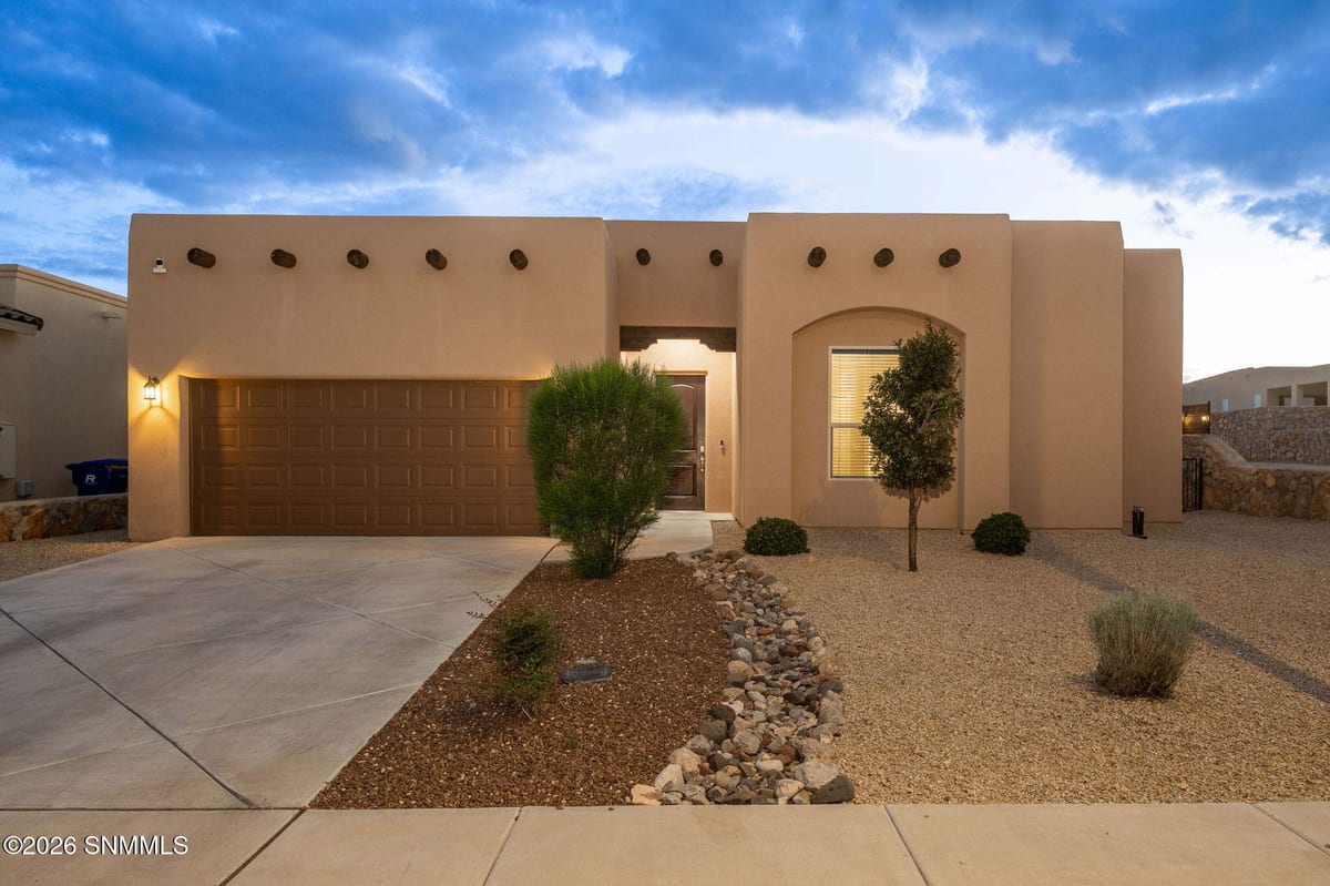 4274 Arcadia, Las Cruces, NM 88011 photo 2