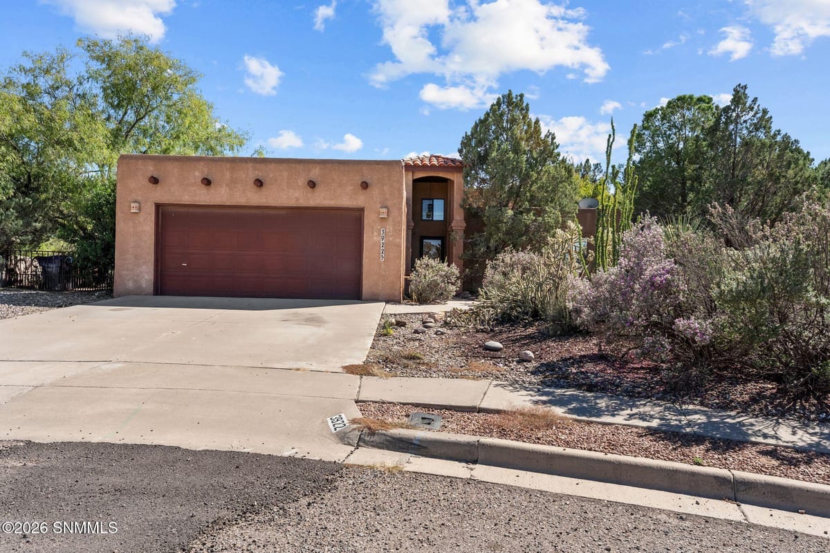 3922 Staghorn Court, Las Cruces, NM 88012 photo 2