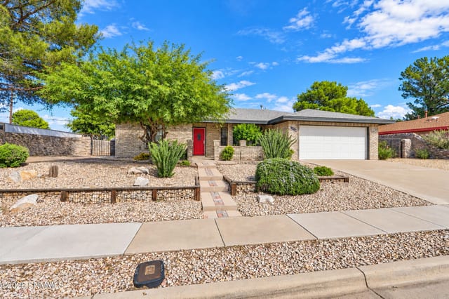2930 Topley Avenue, Las Cruces, NM – 3 bedroom, 2,041 sqft single family residence for sale at $318,000