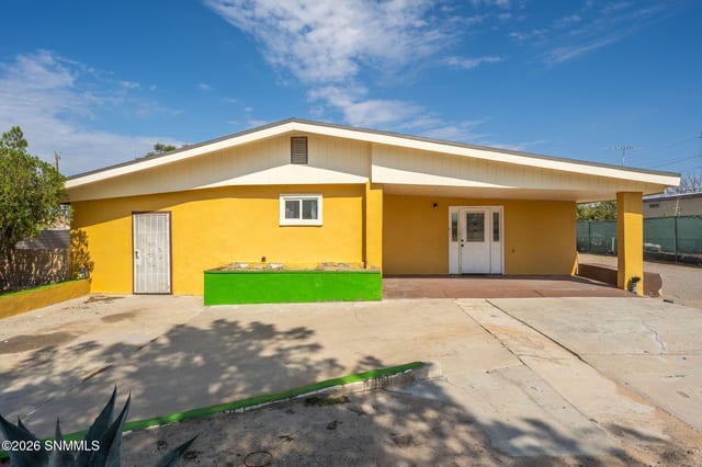 Casa pré-fabricada à venda por $157,000: 2005 Livesay Street, Anthony, NM – 2 quartos