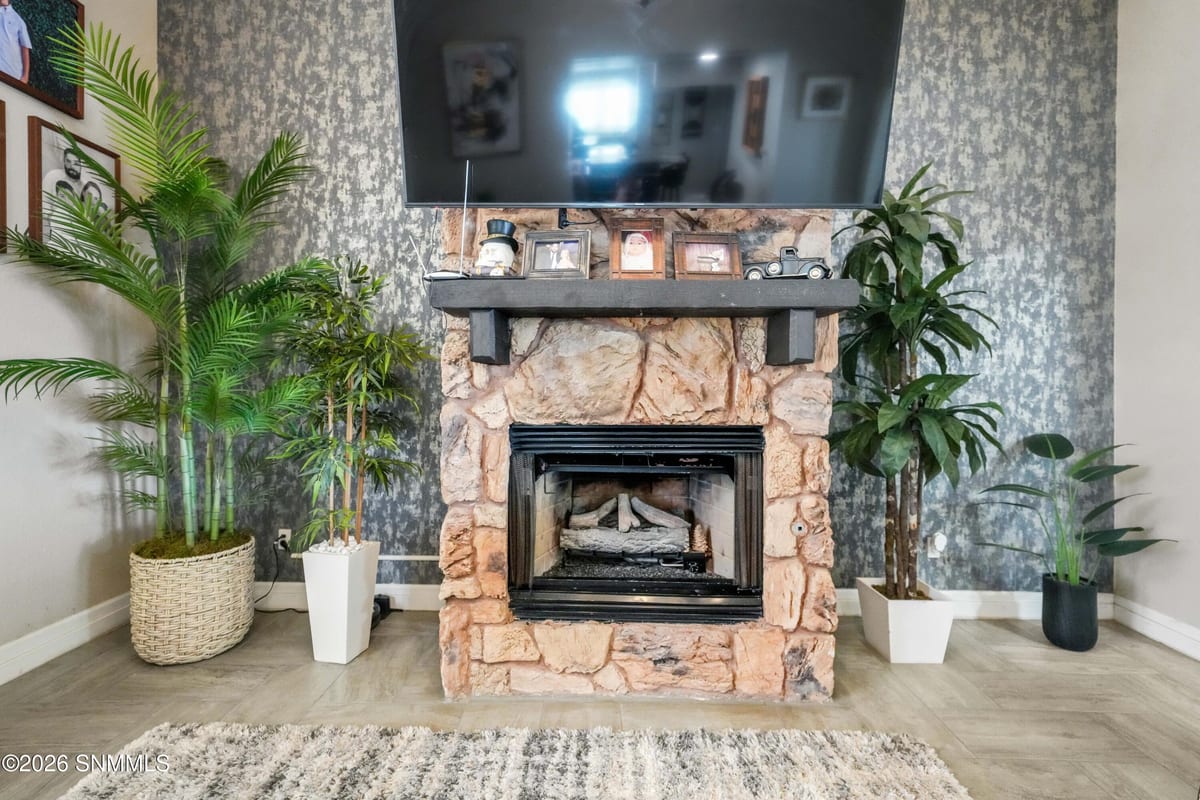 405 Feather Moon Drive, Santa Teresa, NM 88008 photo 11