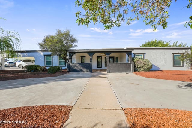 405 Feather Moon Drive, Santa Teresa, NM 88008 photo 3