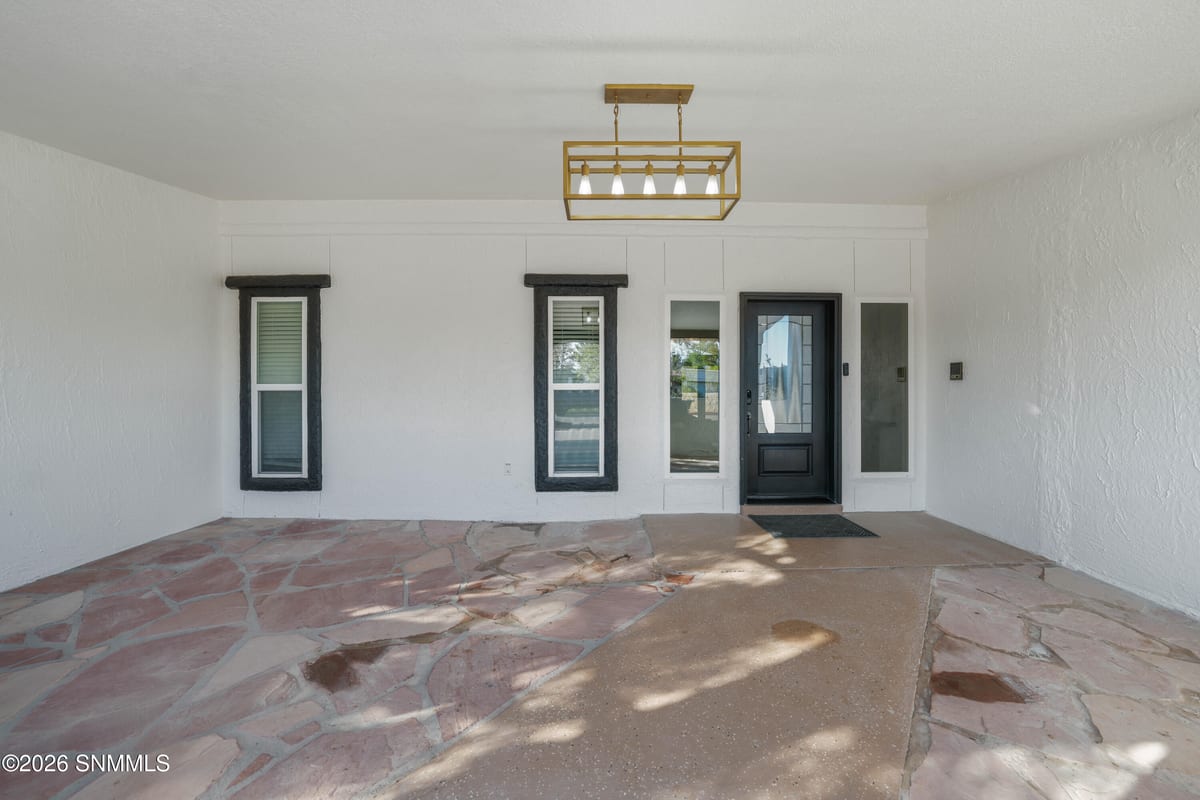 405 Feather Moon Drive, Santa Teresa, NM 88008 photo 4