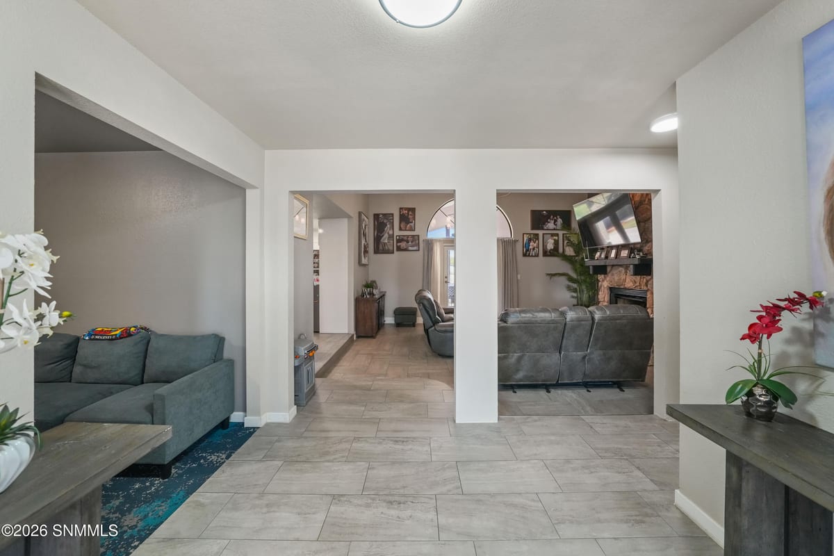 405 Feather Moon Drive, Santa Teresa, NM 88008 photo 6
