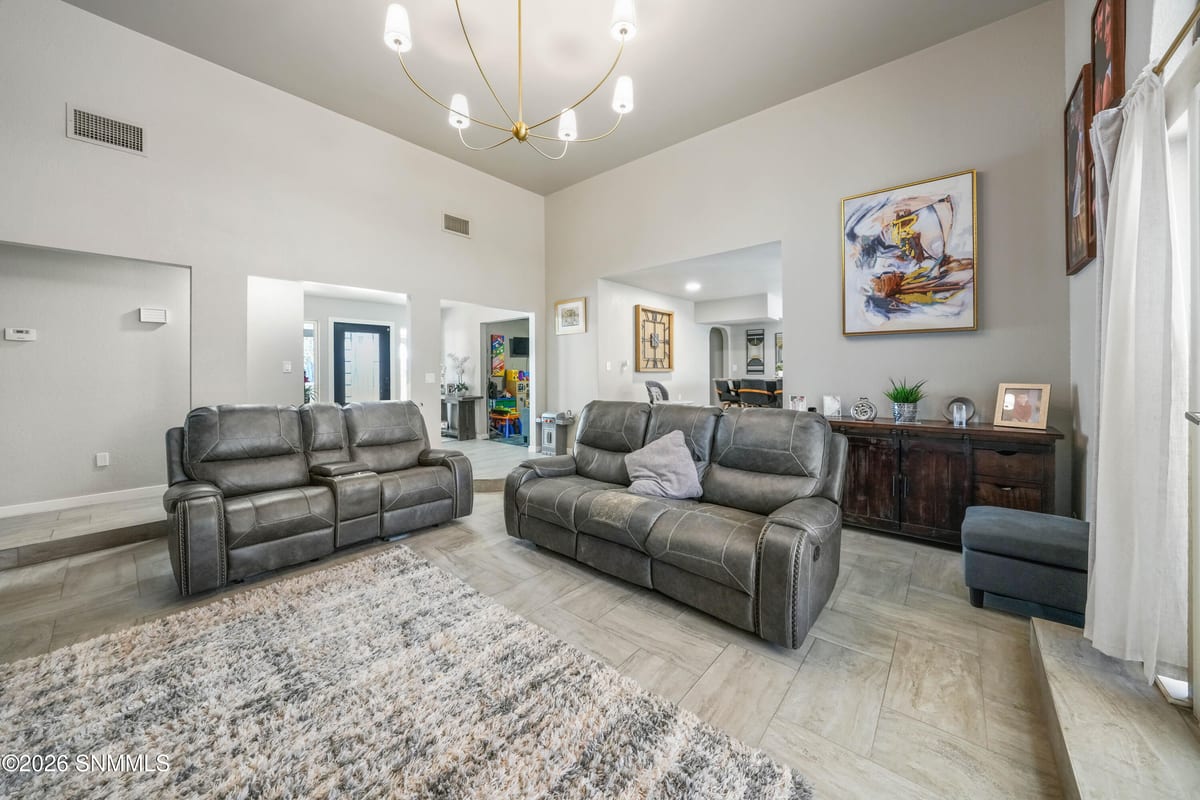 405 Feather Moon Drive, Santa Teresa, NM 88008 photo 10