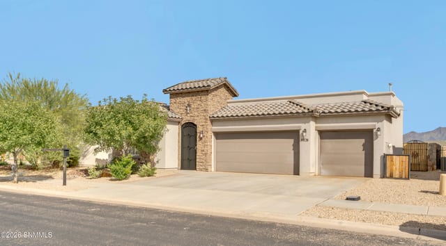 6828 Electra Avenue, Las Cruces, NM – 4 bedroom, 2,122 sqft single family residence for sale at $419,000