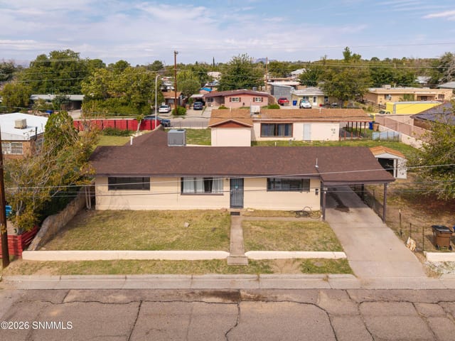 Casa unifamiliar en venta por $220,000: 1517 E Boutz Road, Las Cruces, NM – 2 recámaras, 1,015 pies²