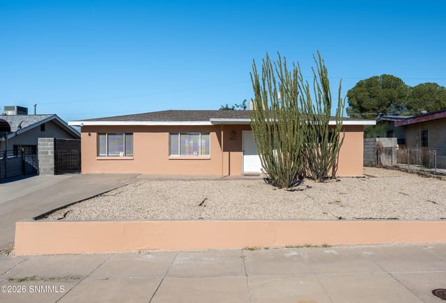 2015 Anderson Drive, Las Cruces, NM 88001 photo 2