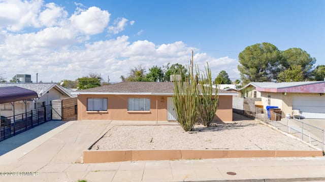 2015 Anderson Drive, Las Cruces, NM 88001 photo 3