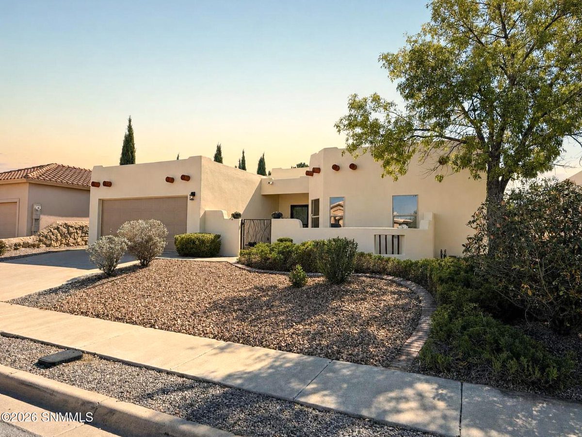 571 Canyon Point Road, Las Cruces, NM 88011 photo 2