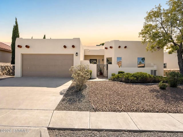 Casa unifamiliar à venda por $374,900: 571 Canyon Point Road, Las Cruces, NM – 3 quartos, 1,895 pés²