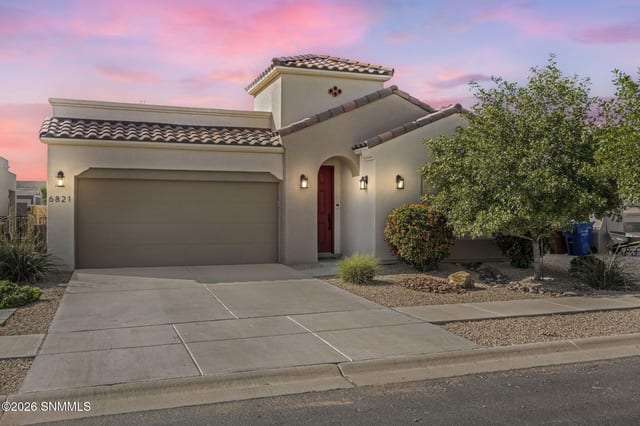 6821 Ojai Avenue, Las Cruces, NM – 3 bedroom, 1,865 sqft single family residence for sale at $335,000