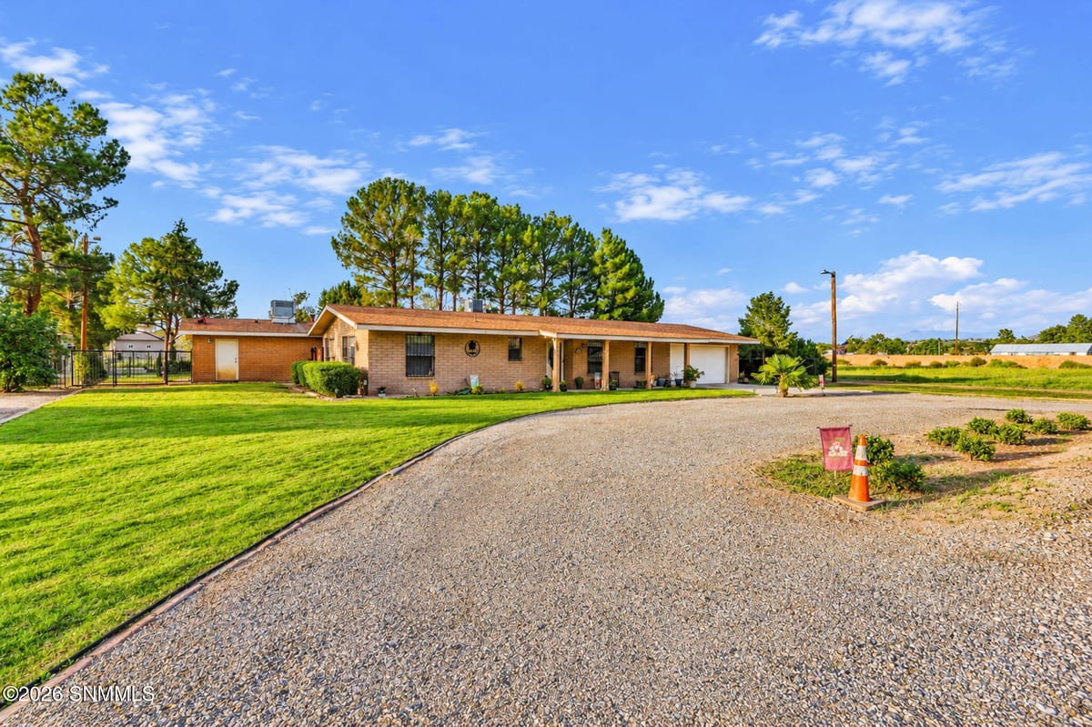 220 W Taylor Road, Las Cruces, NM 88007 photo 4