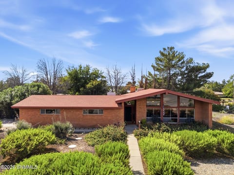 2901 Karen Drive, Las Cruces, NM home for sale at $352,000